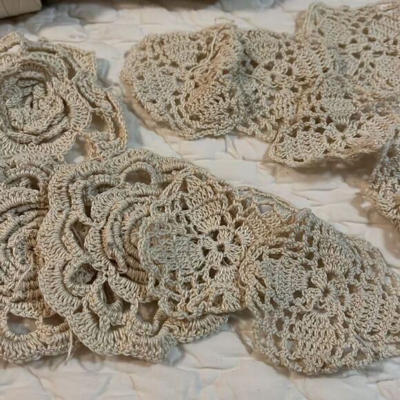 Elegant Cream Crochet circles - Picture 4 of 5
